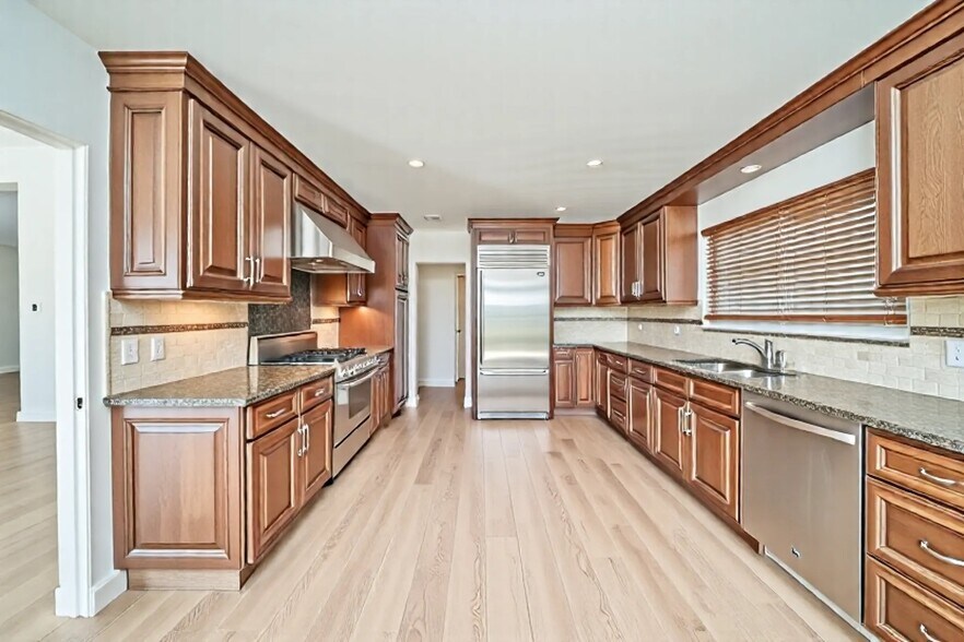 Building Photo - 1641 Tower Grove Dr