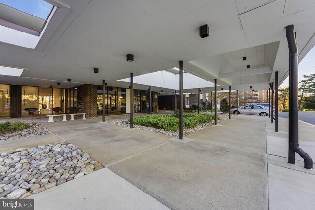 Building Photo - 250 S Reynolds St