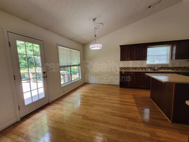 Building Photo - 3241 Cranberry Ln NE