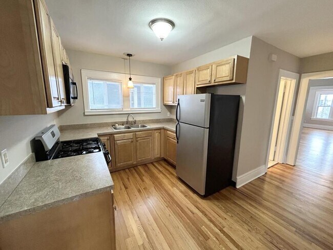 Building Photo - 214 Woodbine Ave