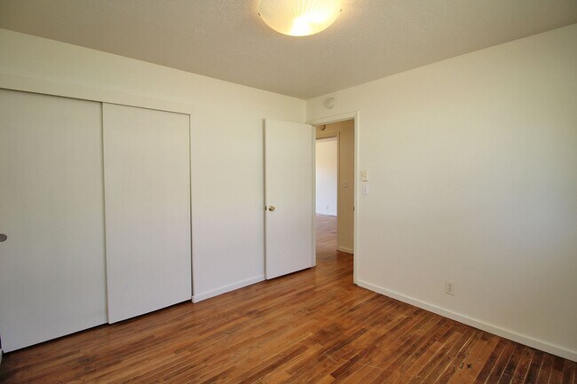 Building Photo - 2208-2208 NE 80th Ave