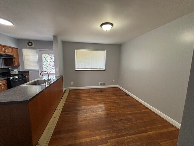 Building Photo - 3 bedrooms in 21239