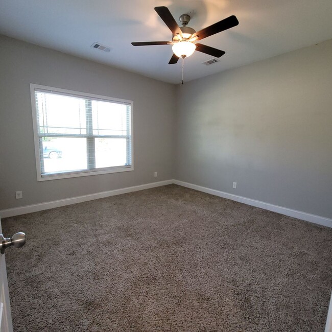 Building Photo - near Fort Moore 4 bedroom 2 bath house for...