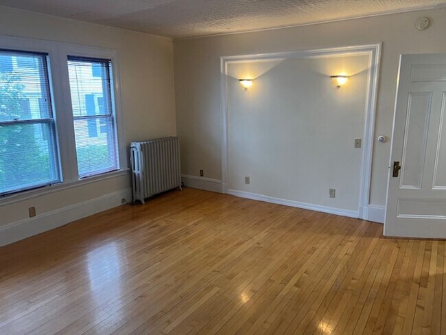 Building Photo - 66 Main St