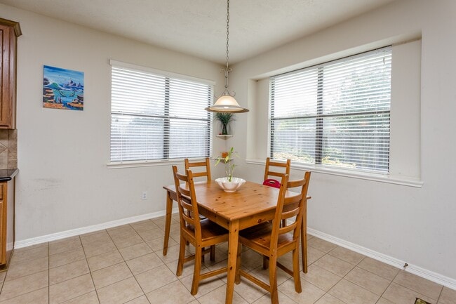 Building Photo - 6706 Ashworth Dr