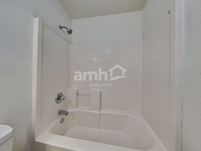 Building Photo - 512 Timber Dr