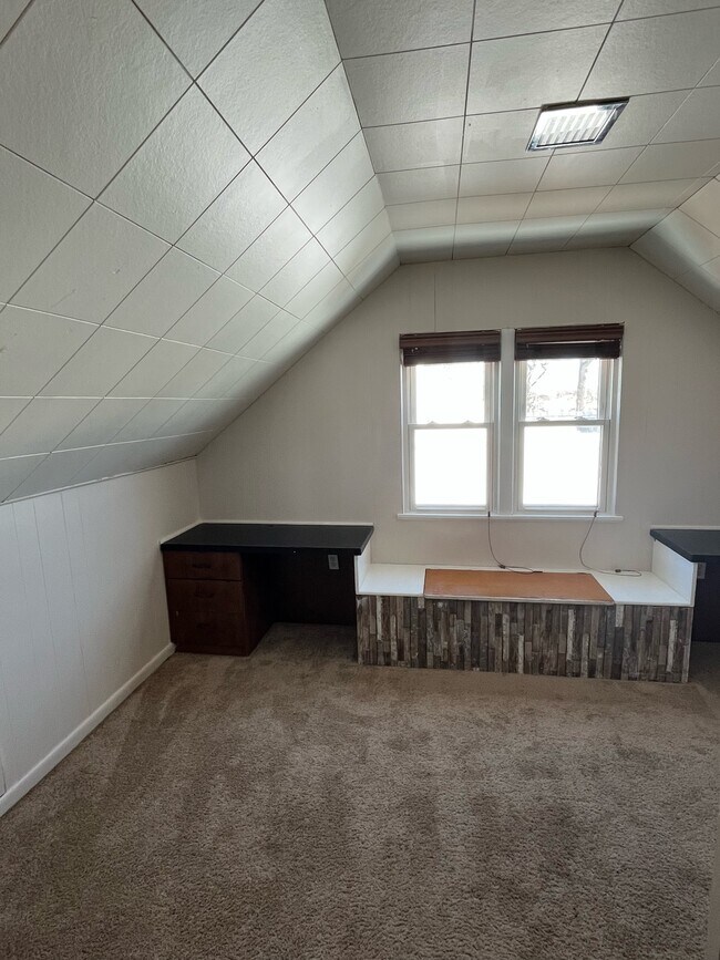 Office Space - 8634 W Burleigh St