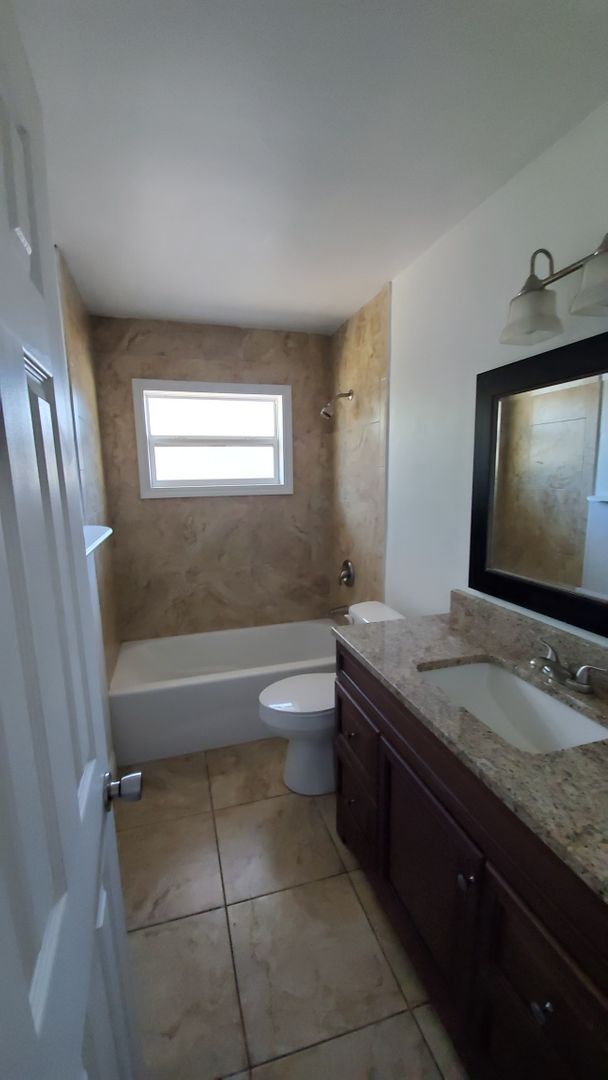 Building Photo - Updated 3 Bedroom 2 Bath Home