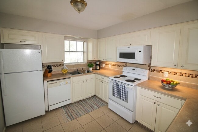 Building Photo - 1305 Adams St