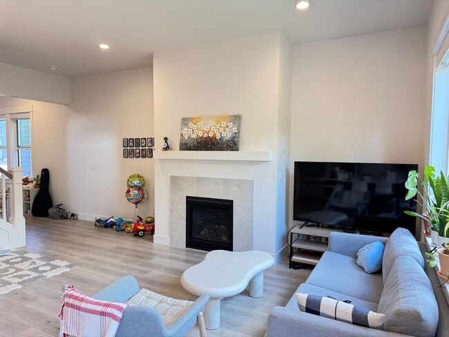 Building Photo - Modern and Immaculate 4-Bedroom Bethany Home with Designer Finishes and Fenced Yard
