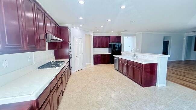 Building Photo - New listing! Bright and Spacious, Close to Parks and Trails