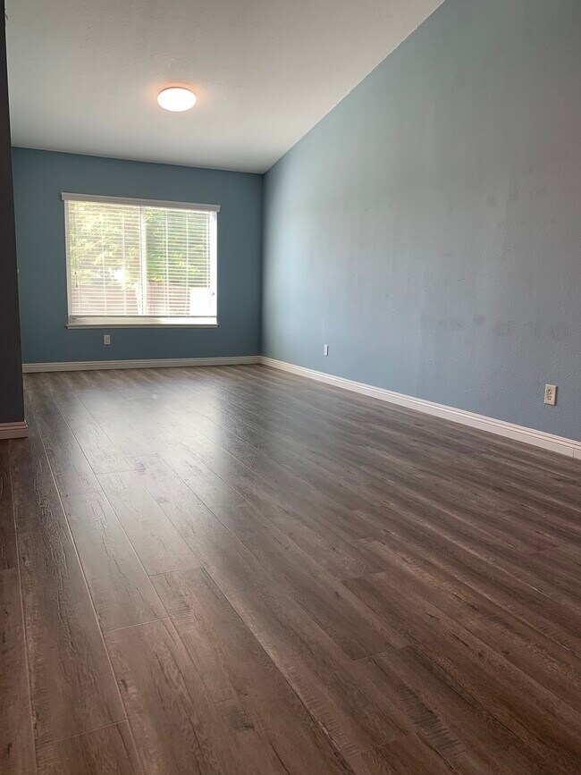 Formal Dining Room - 2540 E Dunes St