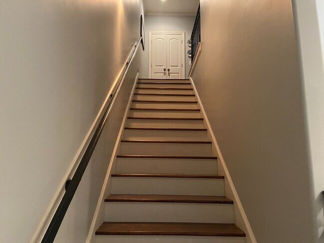 Building Photo - 4BR/4.5BA Furnished Townhome For Rent