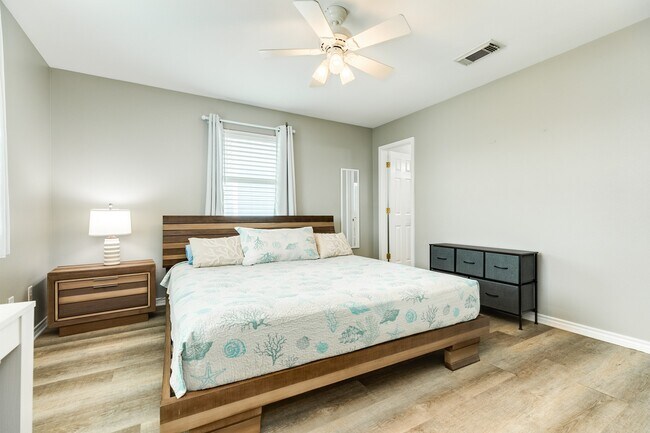 Building Photo - 23012 Verano Dr