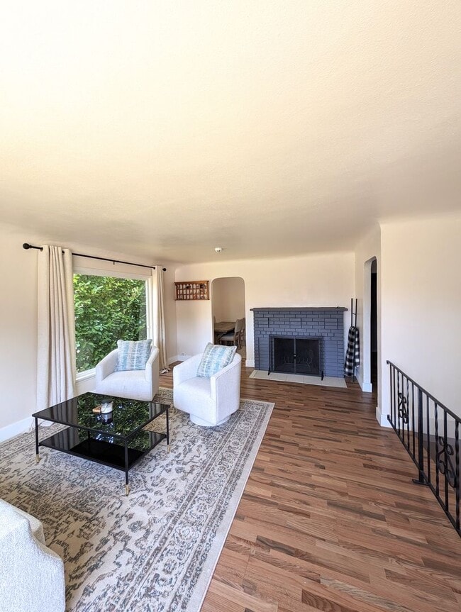 Building Photo - Updated 3 Bedroom Charmer in the Heart of ...