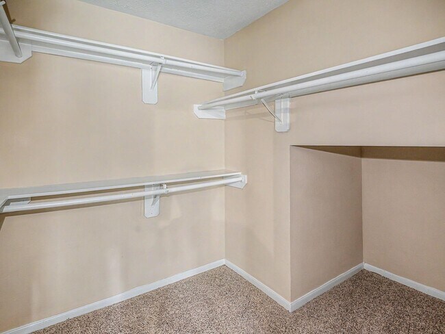Building Photo - 2026 Mossy Trail Dr