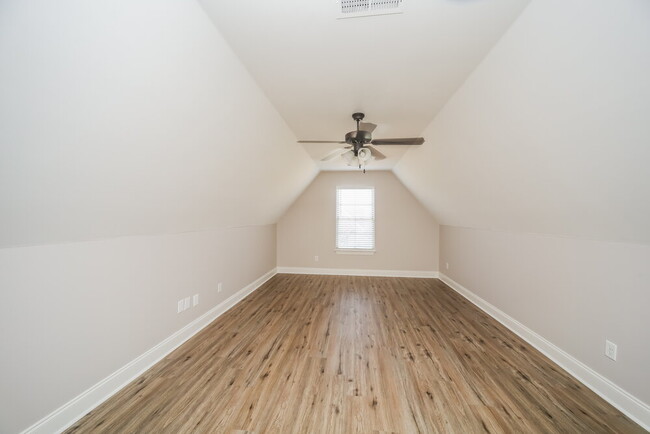 Building Photo - 5706 Bedford Loop W
