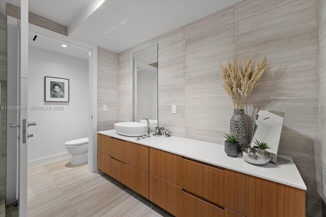 Building Photo - 4701 Meridian Ave