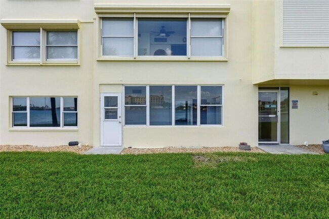 Building Photo - 4775 Cove Cir