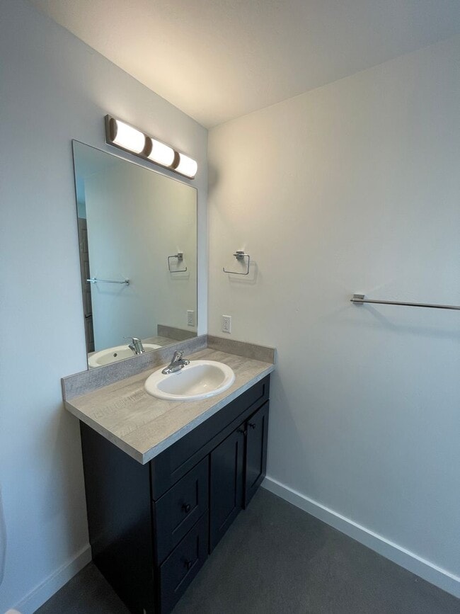 Building Photo - 1525 Windrow Dr