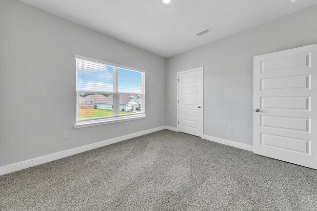 Building Photo - 44 Oak Trees Ln W