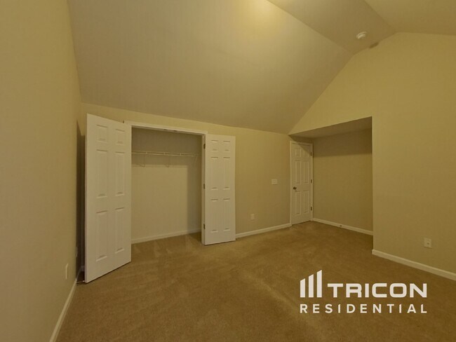 Building Photo - 3830 Pauline Ln