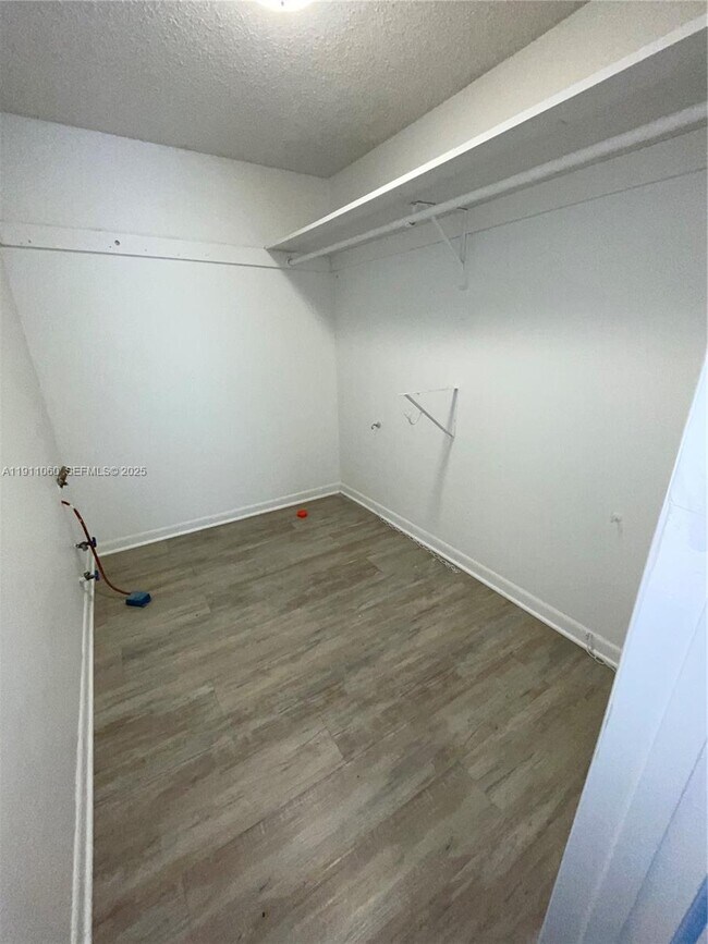 Building Photo - 227 Castlewood Dr