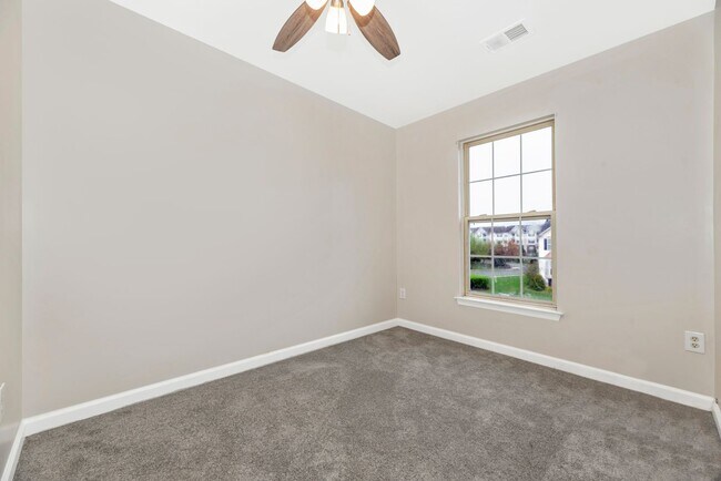 Building Photo - Beautifully Renovated Townhome in Walnut Ridge