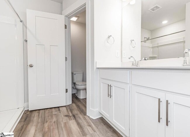 Building Photo - 152 Creekhill St