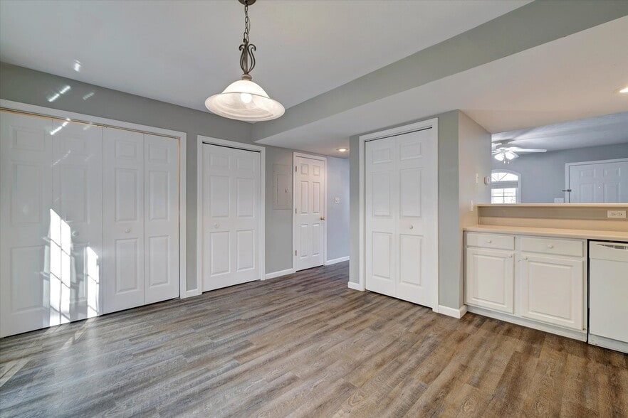 Building Photo - 3499 S Oaklawn Cir