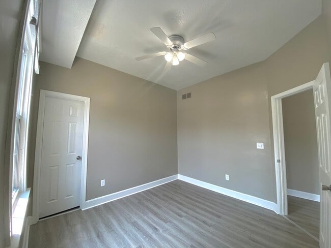 Building Photo - 5 bed/ 2 Bath Mins. from UC Only $750/pp (...