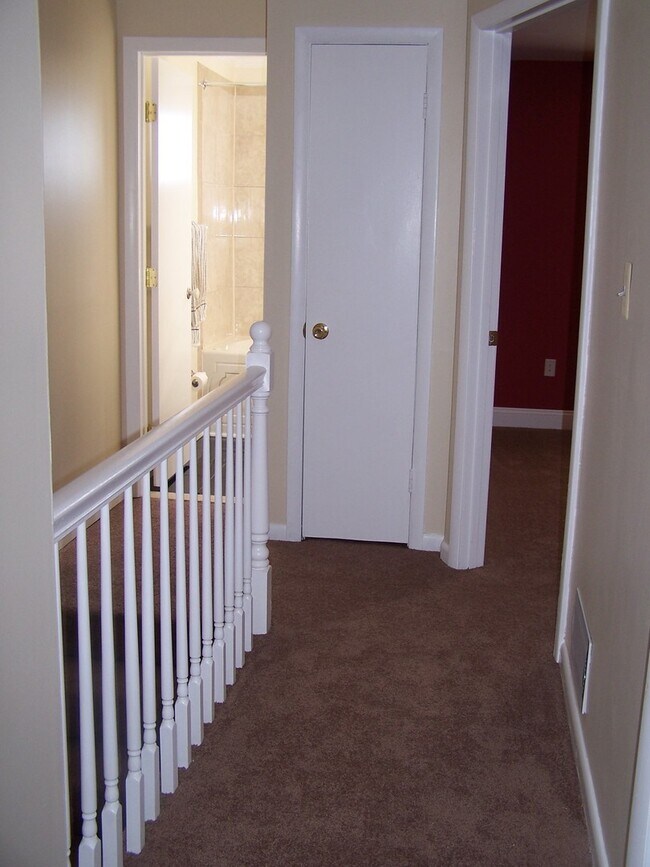 Building Photo - Rent Special on this Three Bedroom Home