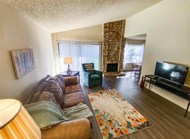 Building Photo - 12905 Pegasus St