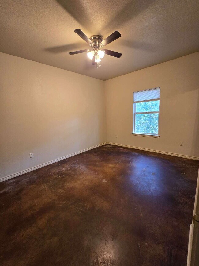 Building Photo - "Charming 3-Bedroom Duplex Retreat on Mandy