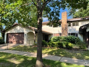 Building Photo - 222 Virginia 3 bed 2 bath apartment in his...