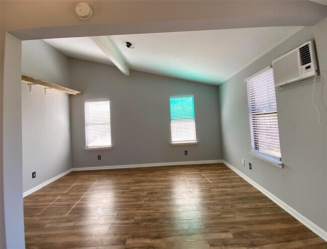 Building Photo - 2704 Palomino Dr