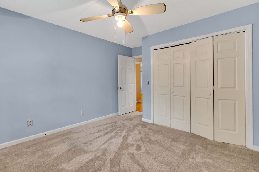 Building Photo - 12 Goldfinch Ln