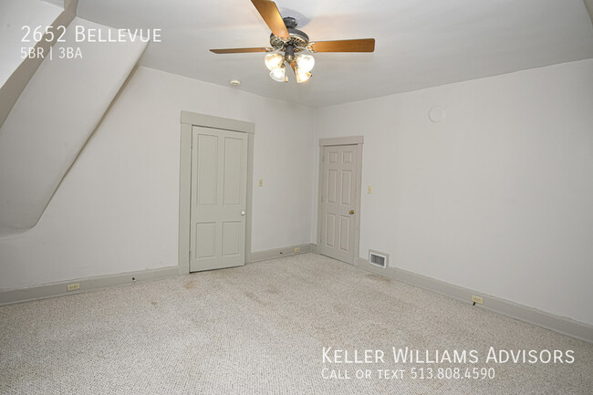 Building Photo - 2652 Bellevue-