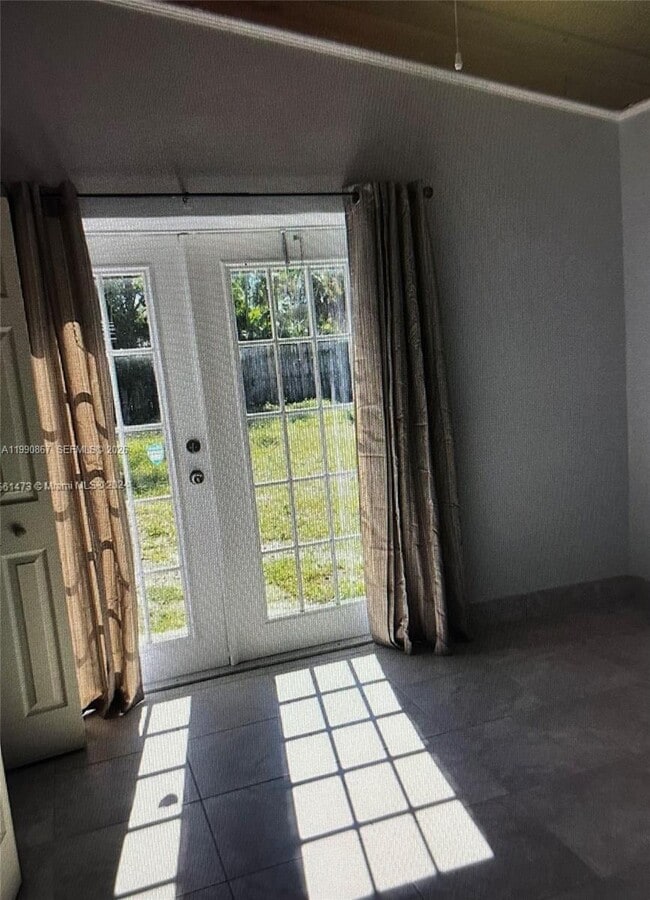 Building Photo - 320 Ipswich St