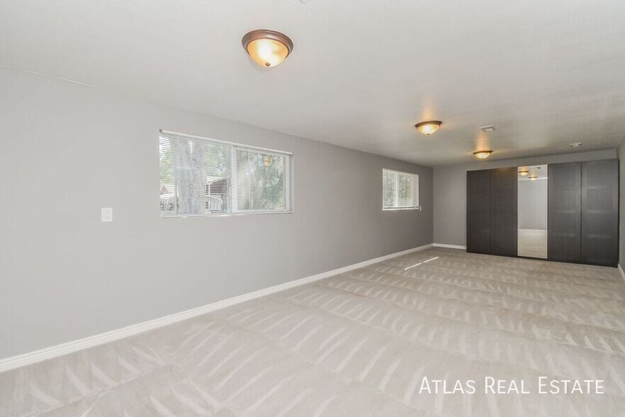 Building Photo - 524 Rowe Ln