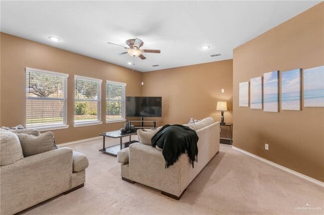 Building Photo - 30 Nicole Dr