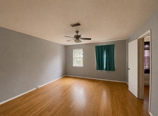 Building Photo - 7913 Grove Ridge Dr