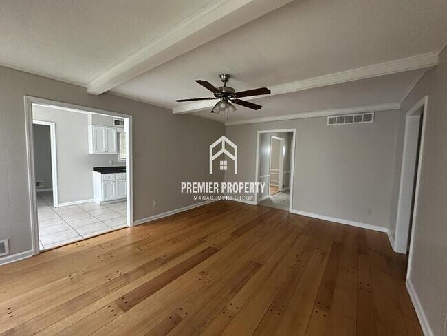Building Photo - 5288 Oak Meadow Ave