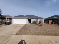 Building Photo - 2805 Larissa Dr