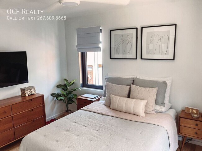 Building Photo - 152-58 W Laurel Street-208