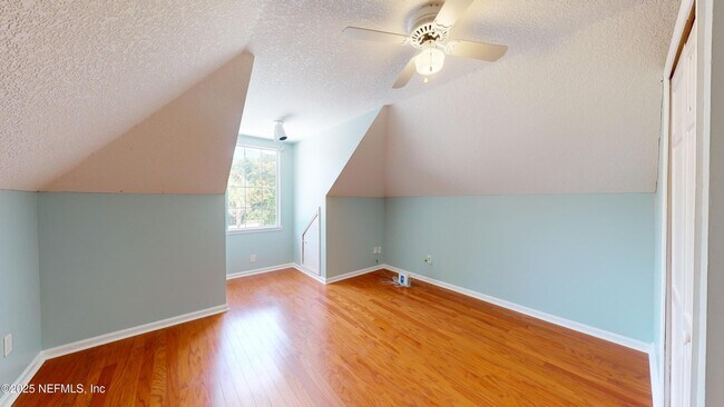 Building Photo - 1142 Westwood Dr