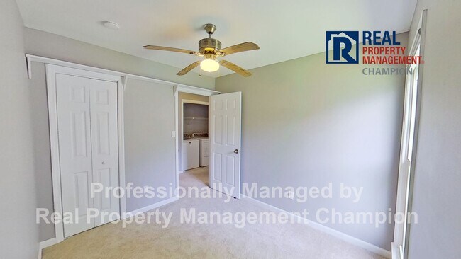 Building Photo - Charming Ranch Style Home with Spacious Fenced Yard