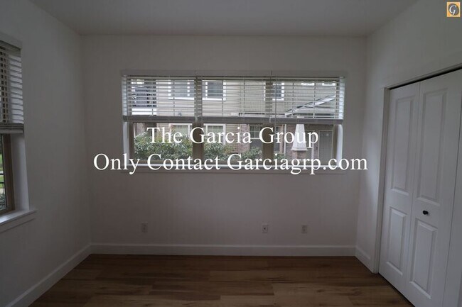 Building Photo - 765 NE Adwick Dr