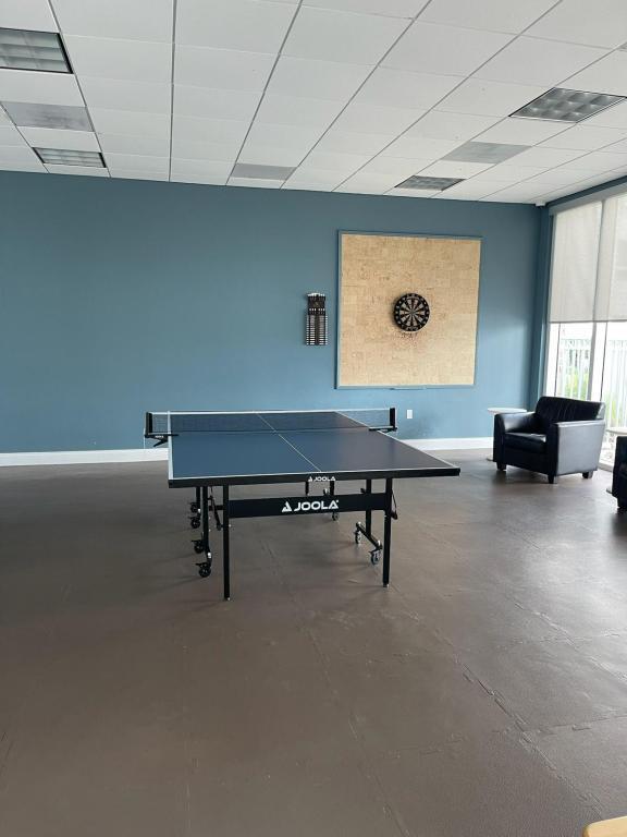 Building Photo - 241 Riverside Dr