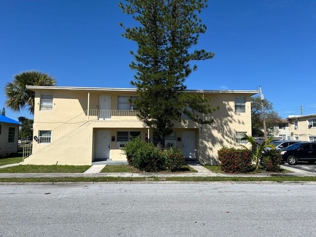 Building Photo - 803 Henrietta Ave